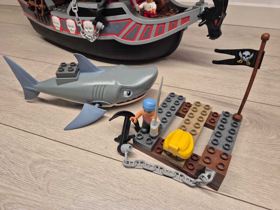 Lego Duplo, Piratskib med shark