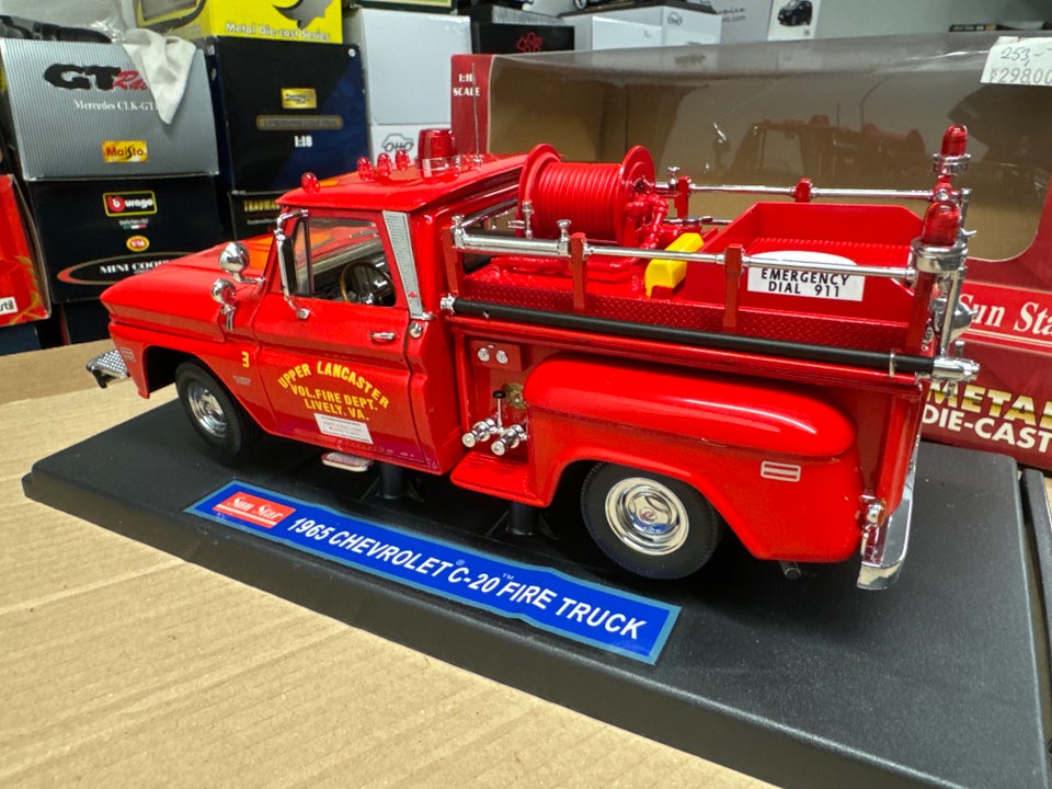 Modelbil Chevrolet C20 1965 Fire