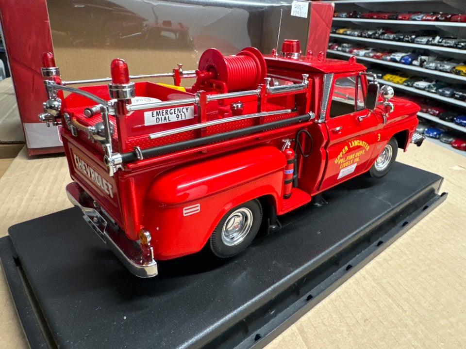 Modelbil Chevrolet C20 1965 Fire