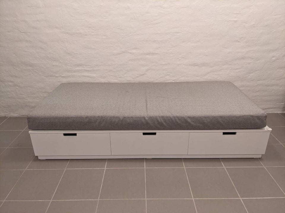 Enkeltseng IKEA b: 90 l: 200 h: 45