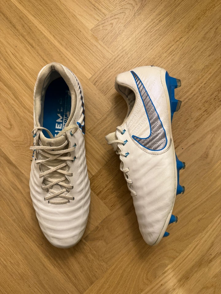 Fodboldstøvler, Nike Tiempo