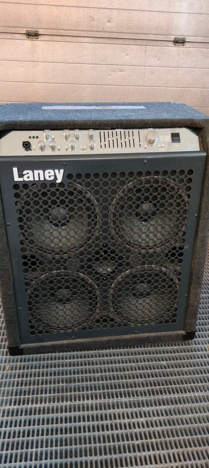 Bascombo, Laney DB400C