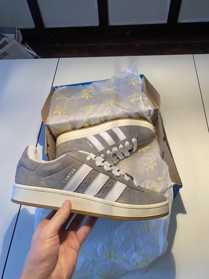 Sneakers, Adidas Campus 00, str.