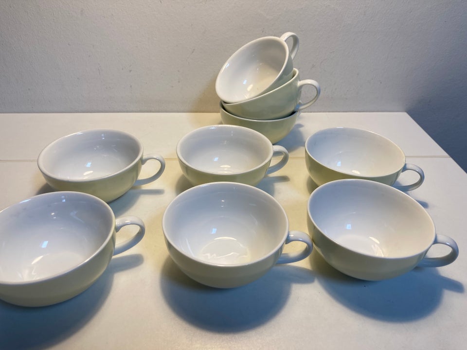 Porcelæn 9 ens store kopper