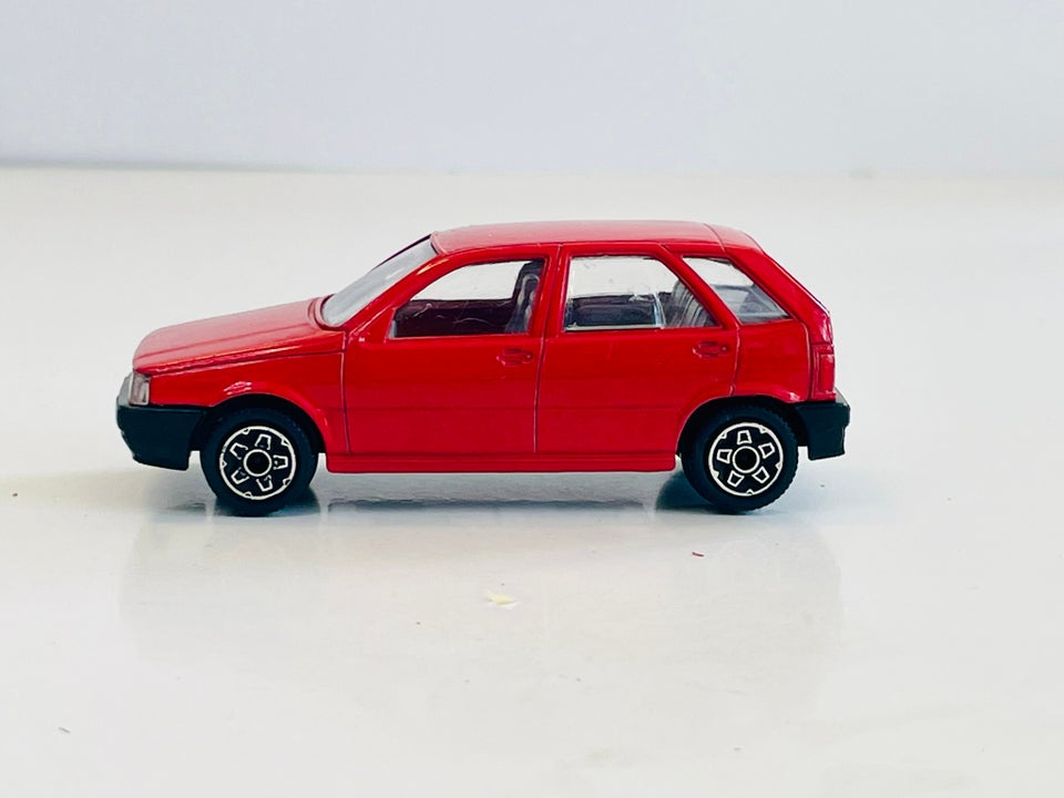 Modelbil, Bburago Fiat Tipo, skala