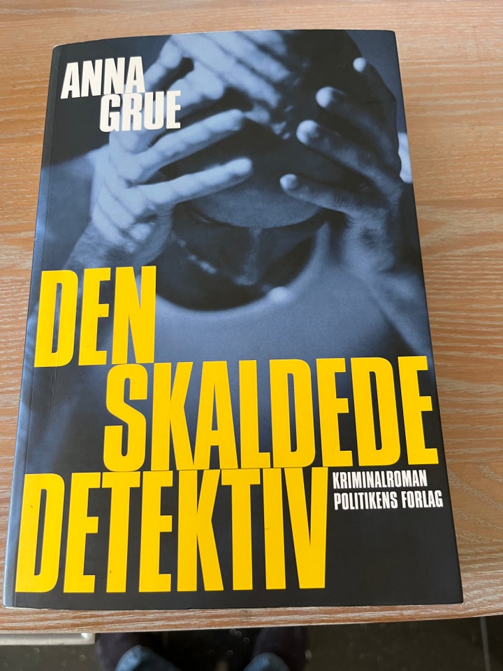 Den skaldede detektiv, Anna Grue,