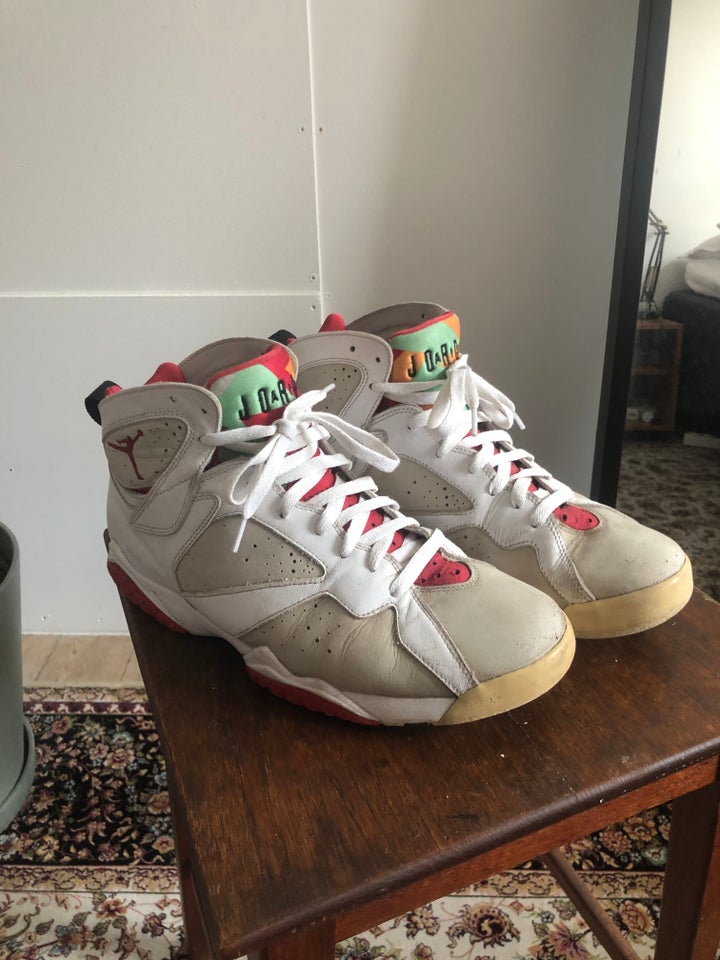 Sneakers, Jordan 7 "Hare Bugs