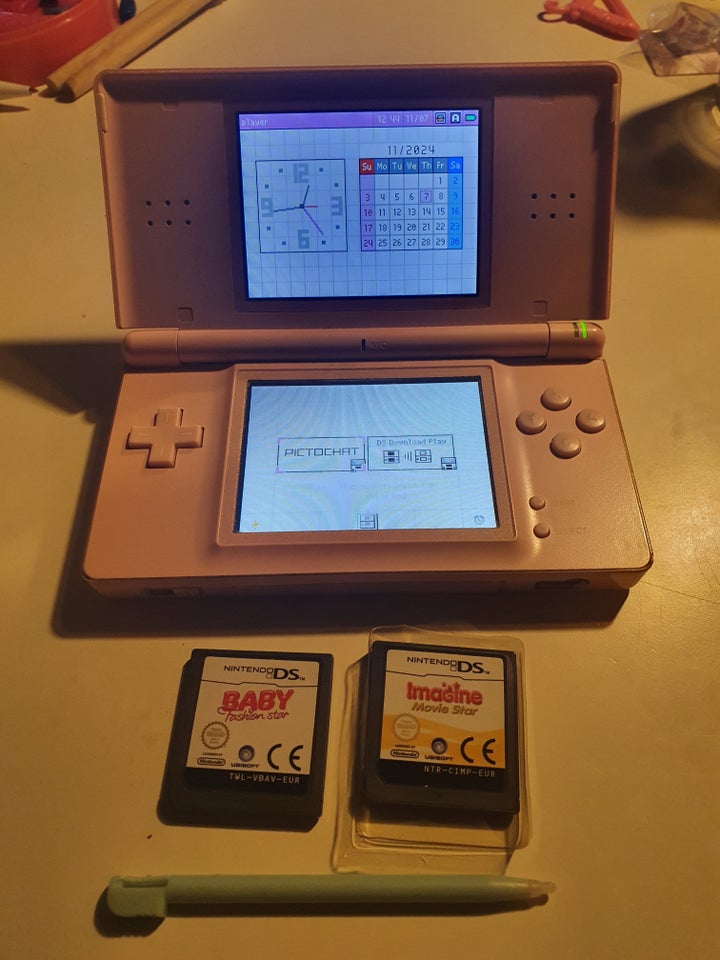 Nintendo DS Lite, Lysserød,