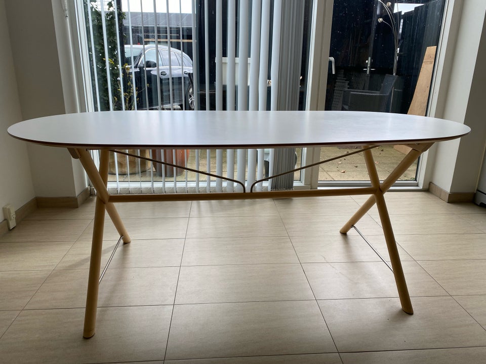 Spisebord Birk og laminat Ikea