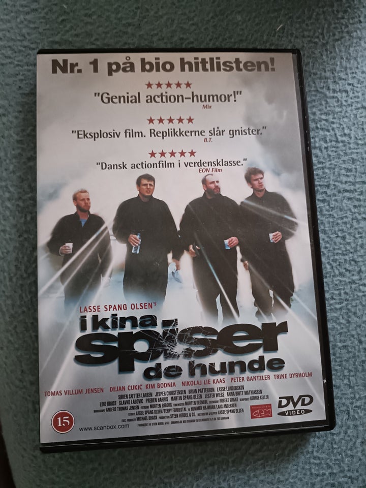 I Kina spiser de hunde DVD action