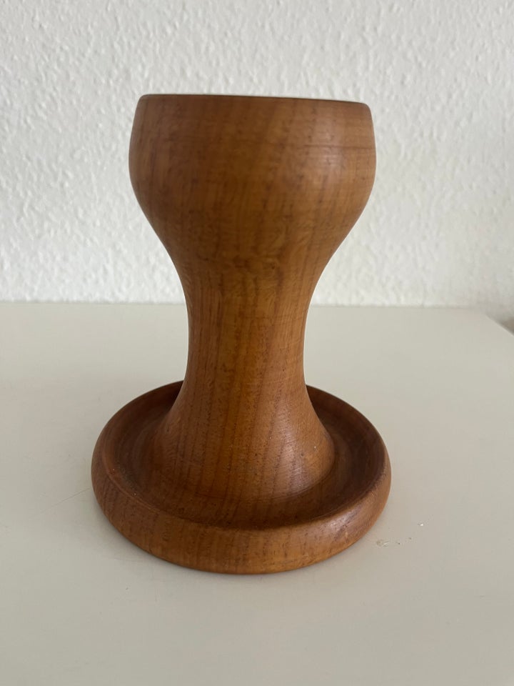 Smuk lysestage i træ , 14 cm