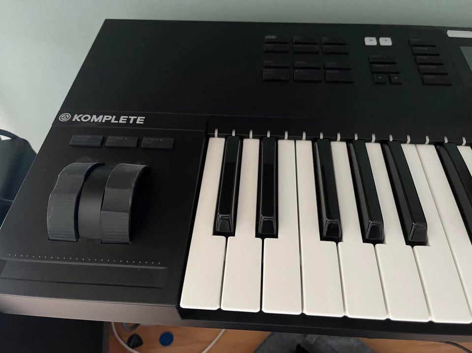 Midi keyboard, Native instruments