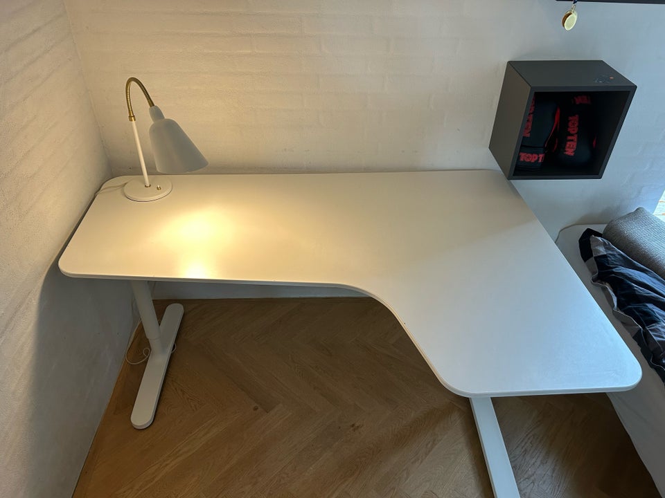 Skrivebord, IKEA, b: 160 d: 110 h: 74