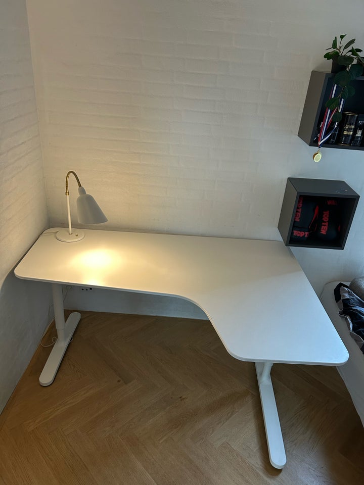 Skrivebord, IKEA, b: 160 d: 110 h: 74