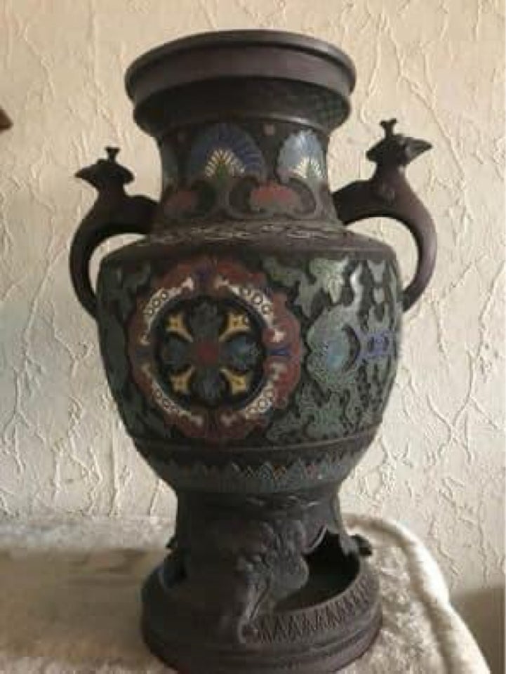 Bronze vase Bronze 110 år gl