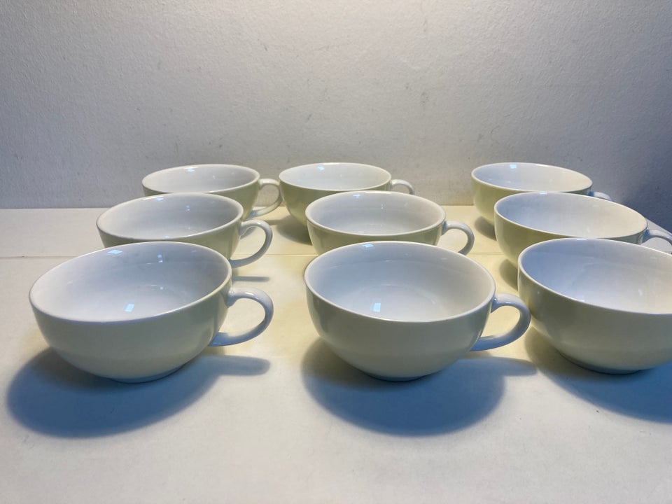 Porcelæn 9 ens store kopper