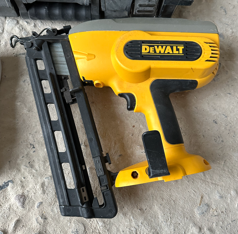 Sømpistol, Dewalt DC618