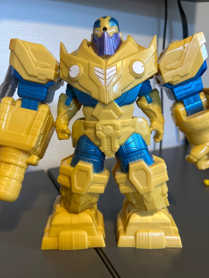 Figurer, Thanos action figurer,