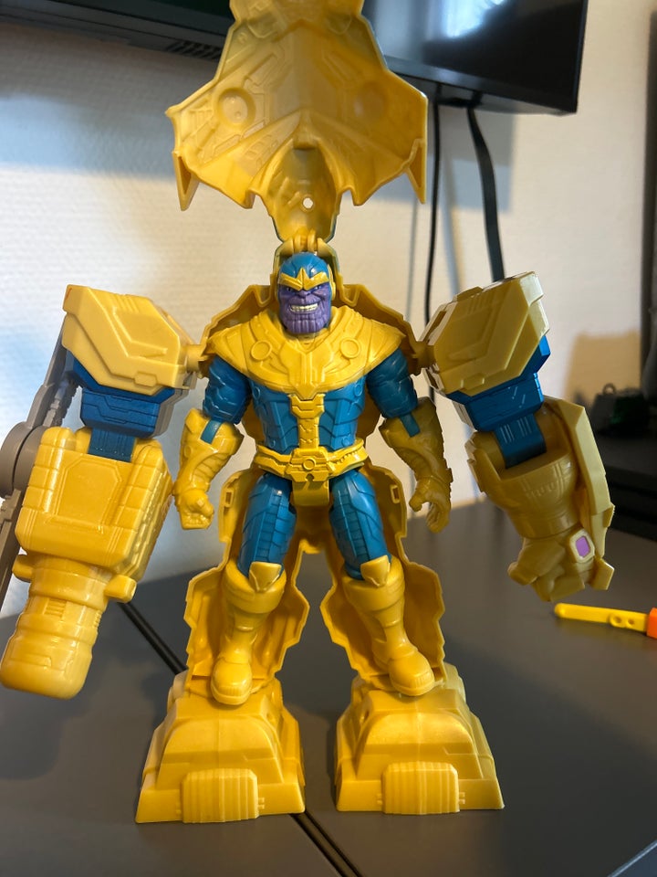 Figurer, Thanos action figurer,