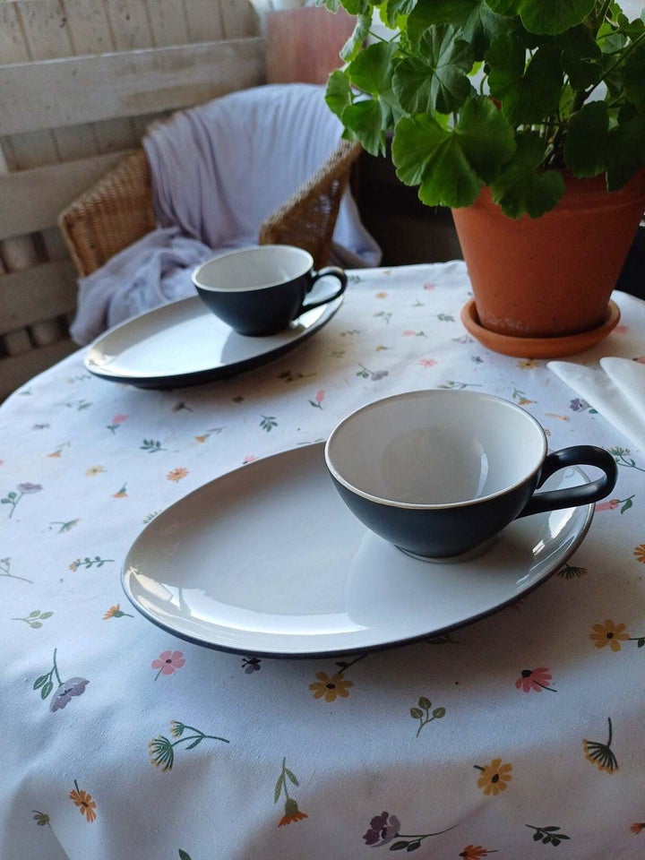 Porcelæn kaffekopper med kage