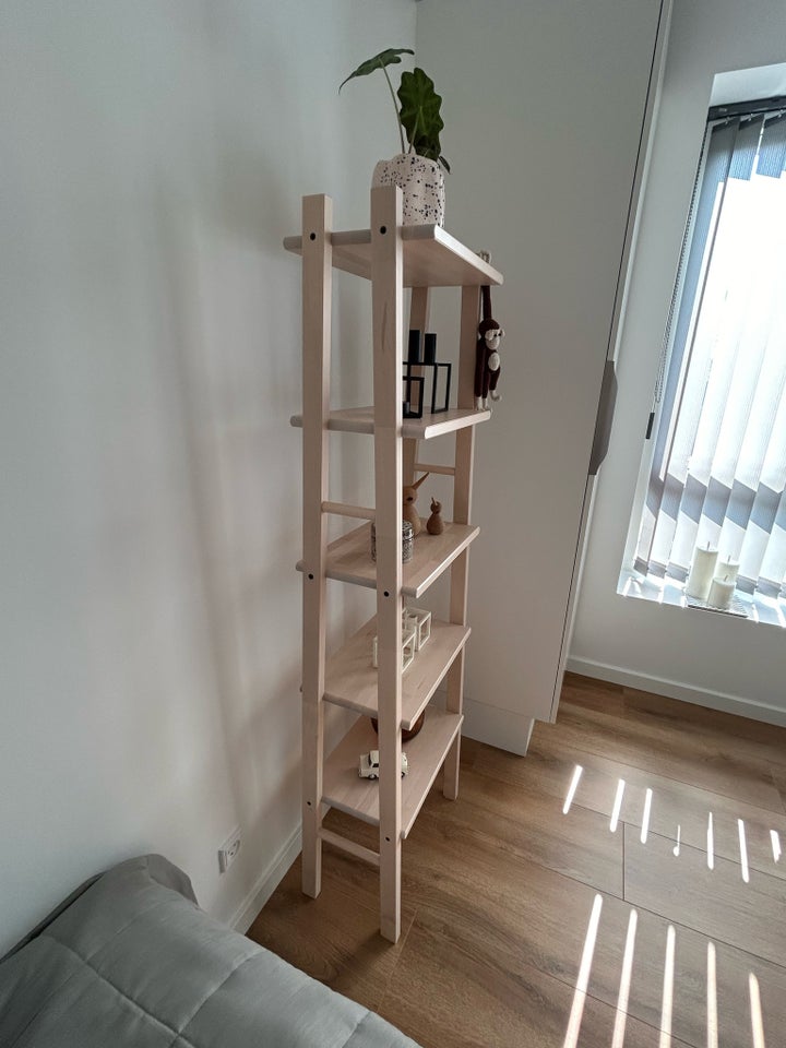 Reol Ikea Vilto  b: 46 d: 26 h: 150