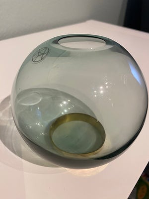 Glas Globe Vase med stand Ø17 AYTM