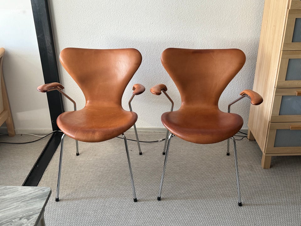 To Arne Jacobsen 3207 i pat