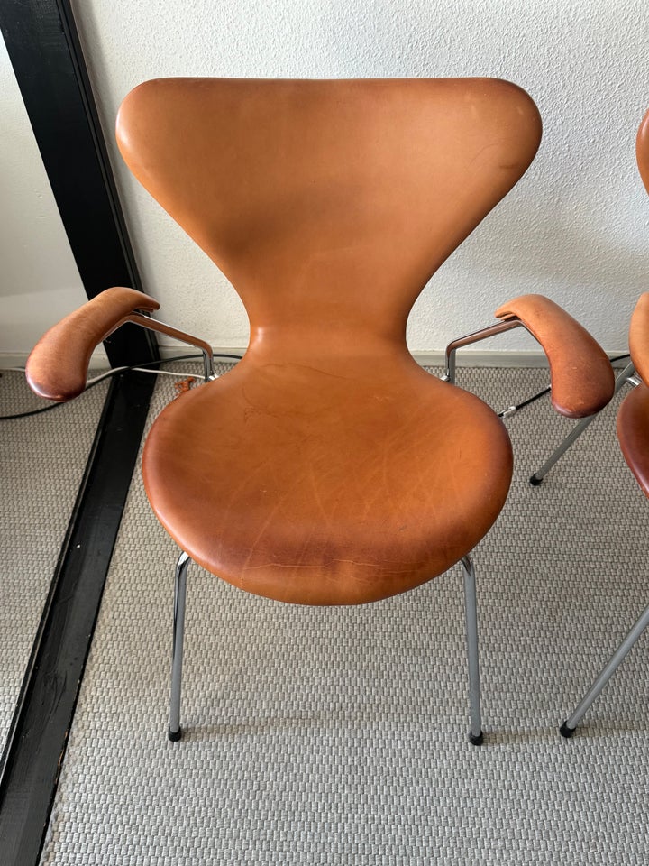 To Arne Jacobsen 3207 i pat