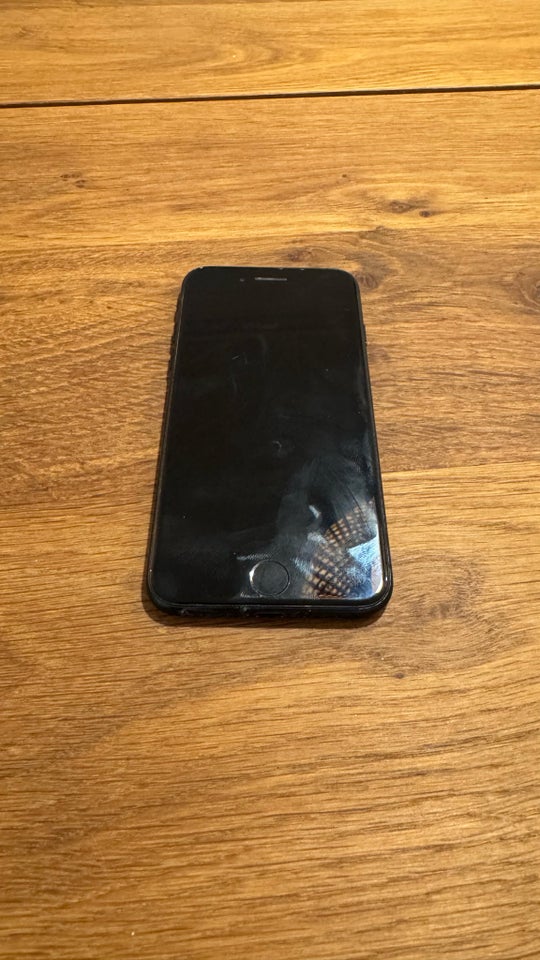 iPhone 7, 32 GB, sort