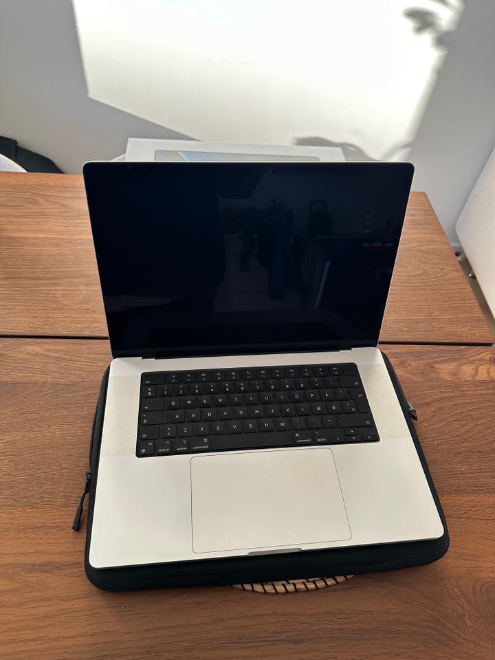 MacBook Pro, Pro M2 16", 16 GB ram