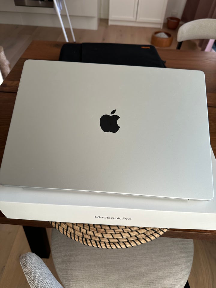 MacBook Pro, Pro M2 16", 16 GB ram