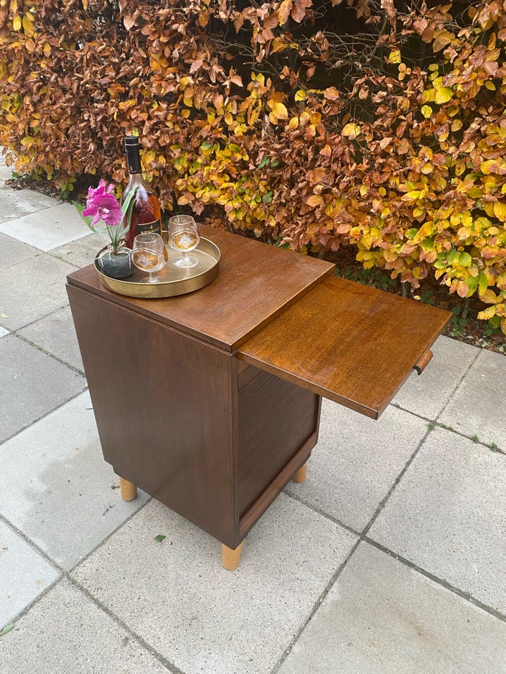 Anden arkitekt, Teak jalousi skab,