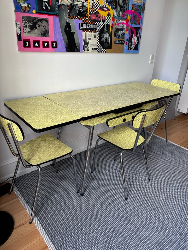 Formica bord og 3 stole  -...