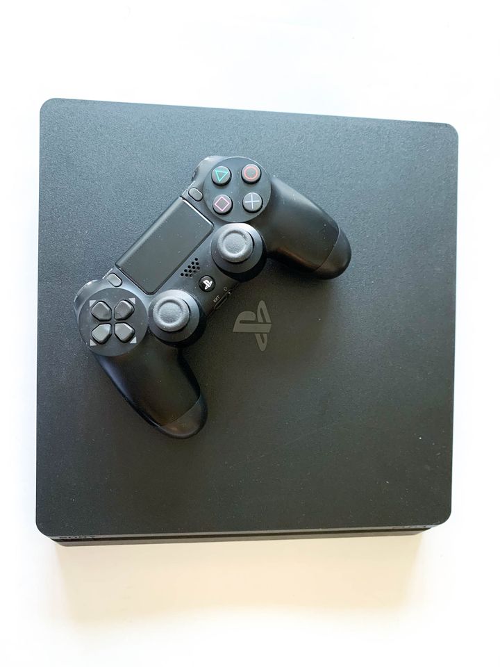 Playstation 4, PS4 Slim med 1