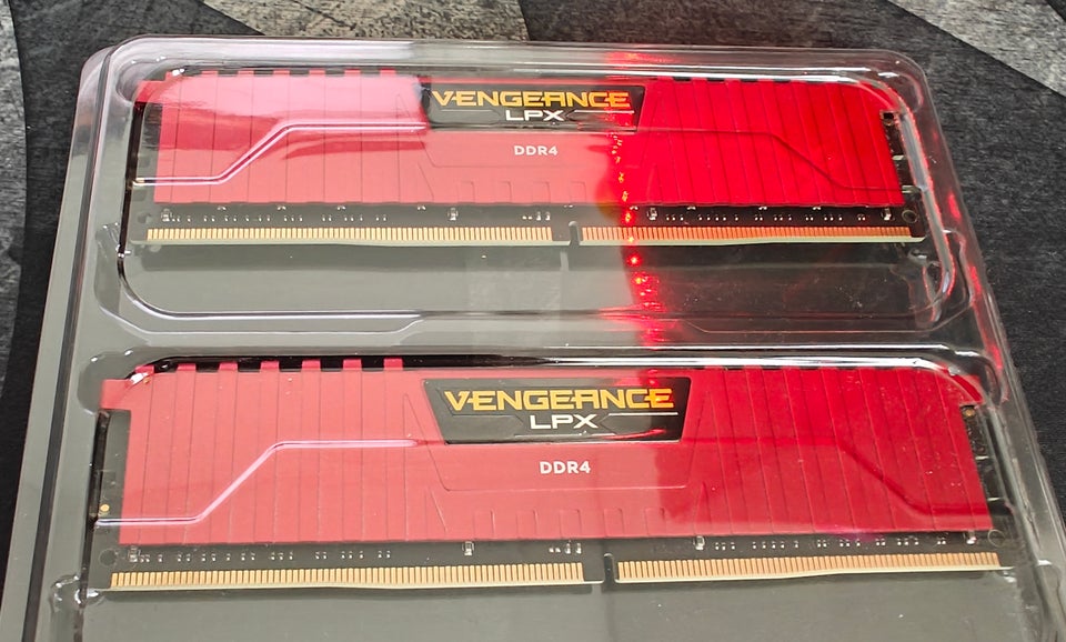 Corsair 16 DDR4 SDRAM