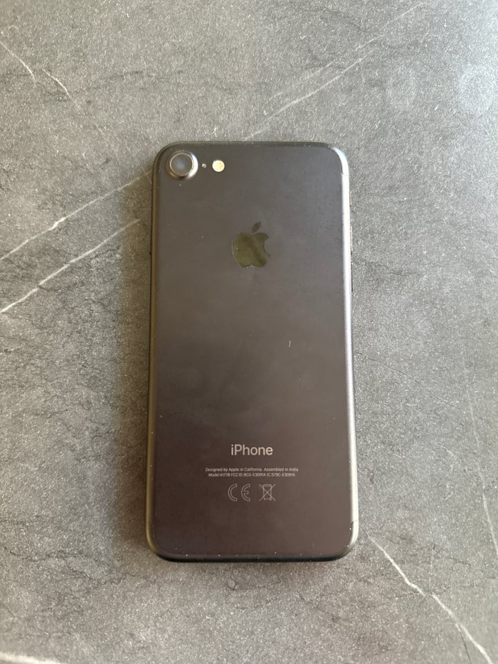 iPhone 7, 32 GB, sort