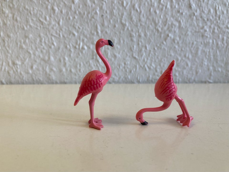 2 pink flamingoer