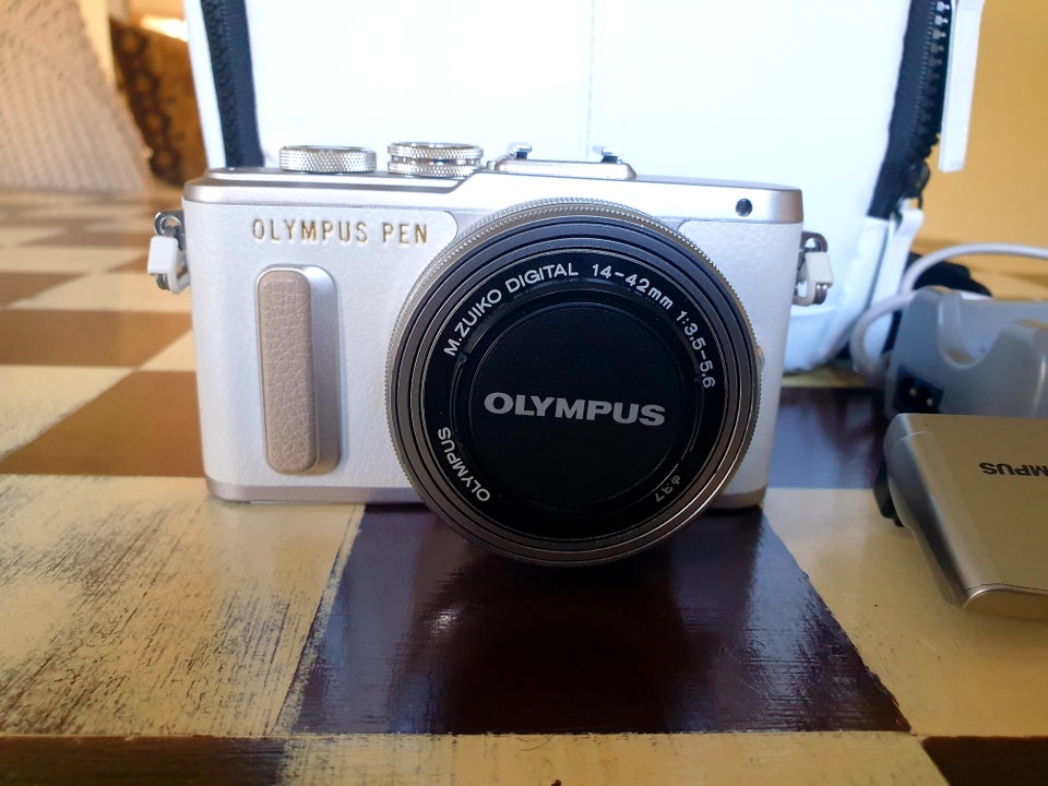 Olympus Pen E-PL8, 16 megapixels,