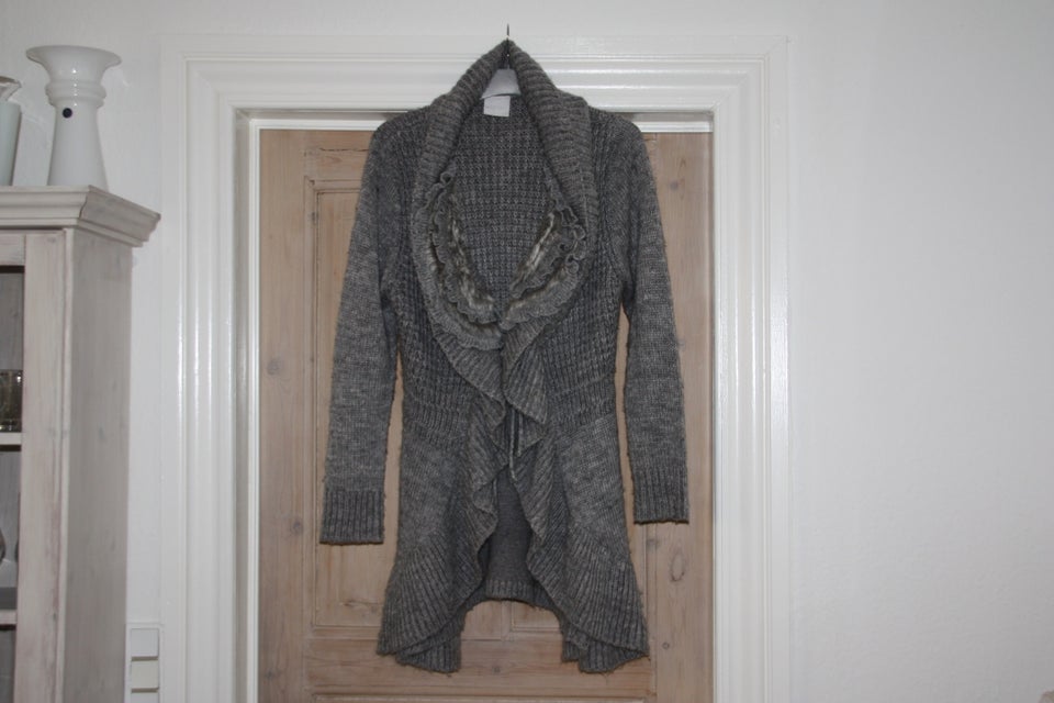 Cardigan In Front str 36