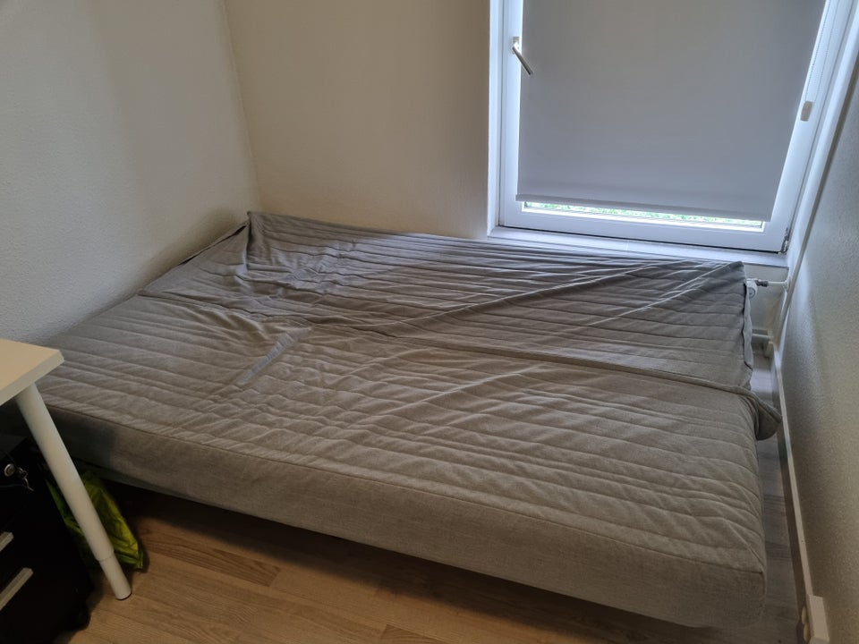 Sovesofa Ikea b: 140 l: 200 h: 31