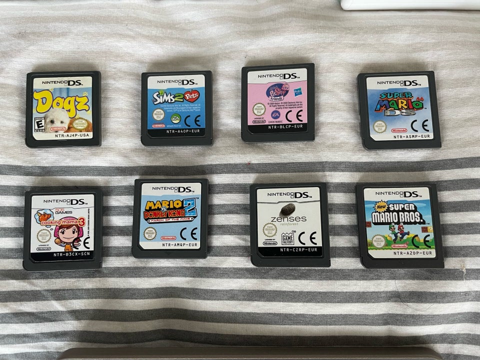 Nintendo DSI XL, Nintendo DSI XL,