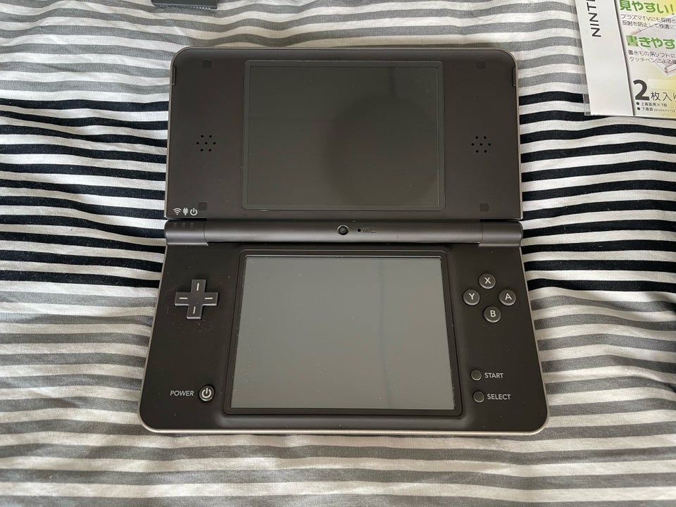 Nintendo DSI XL, Nintendo DSI XL,