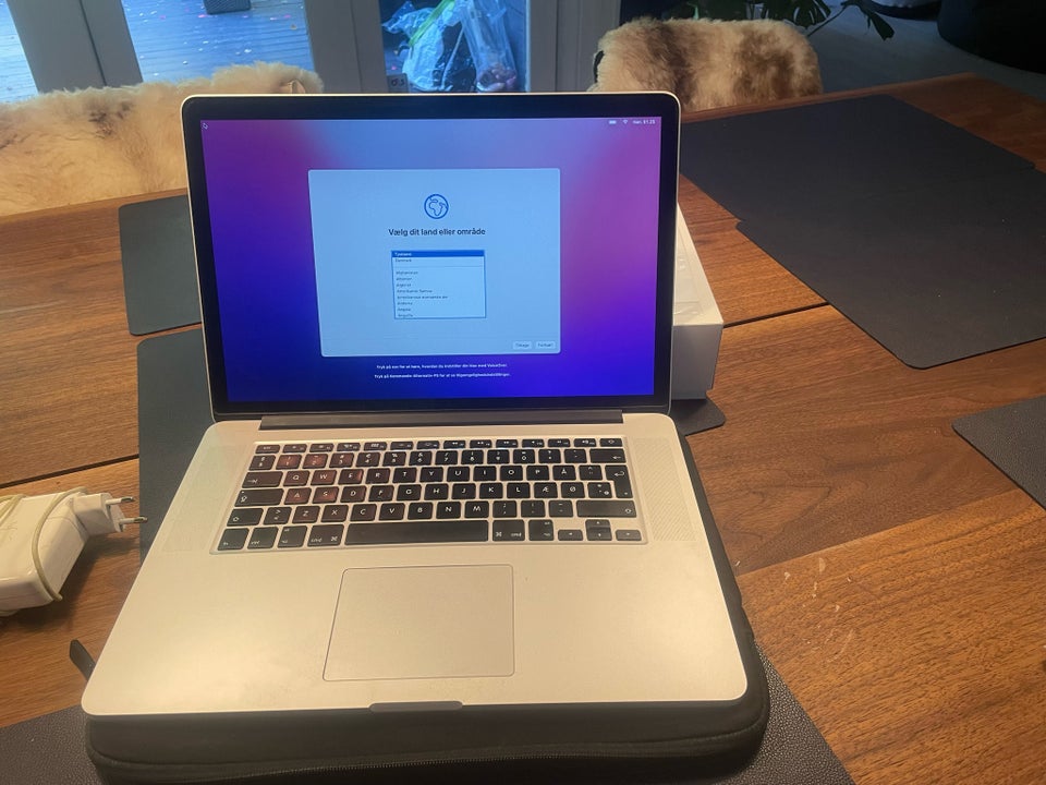 Microsoft MacBook Pro 15,4,