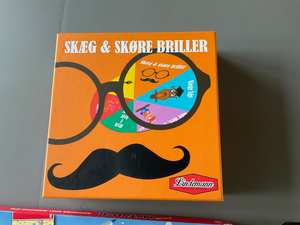 Skæg og skøre briller, brætspil