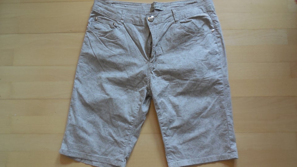 Shorts, Miss good, str. 48