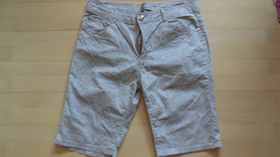 Shorts, Miss good, str. 48