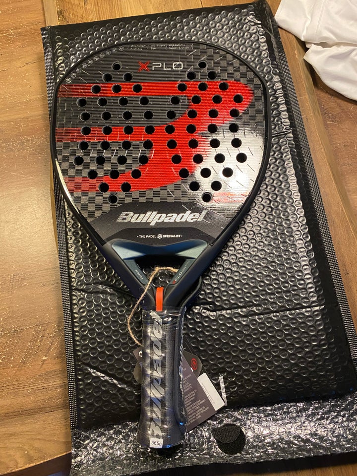 Padel bat, Bullpadel XPLO 25