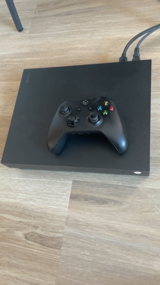 Xbox One X, 1TB, God