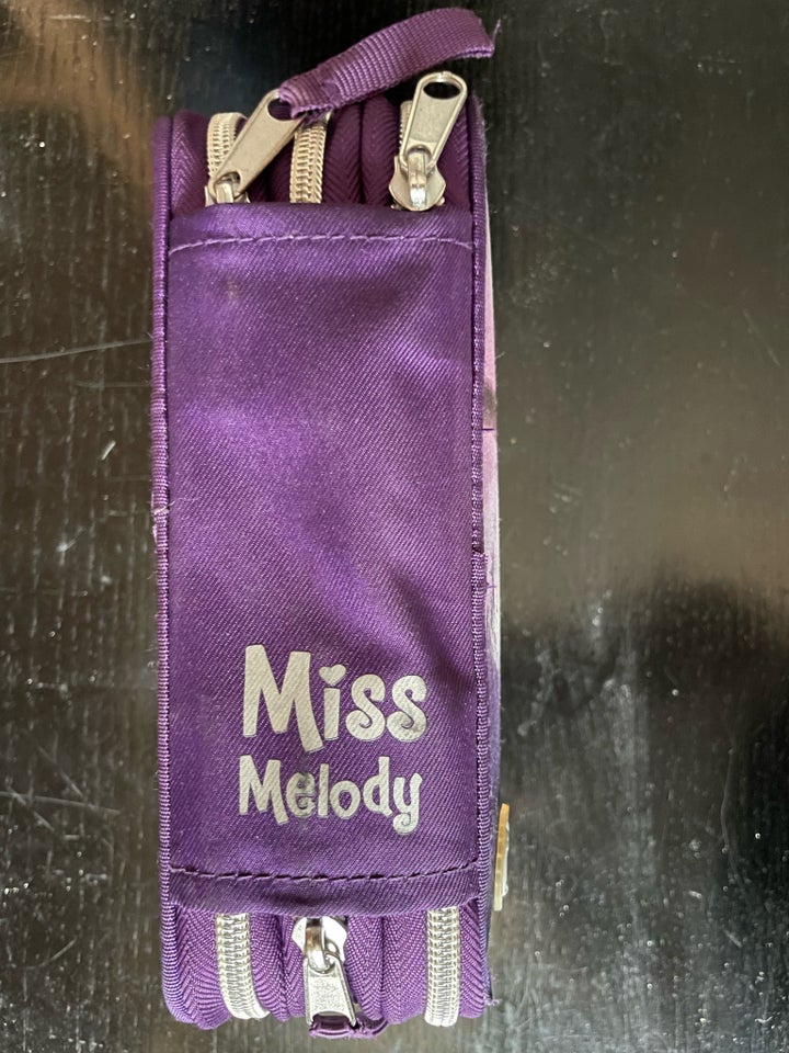 Penalhus, Miss Melody