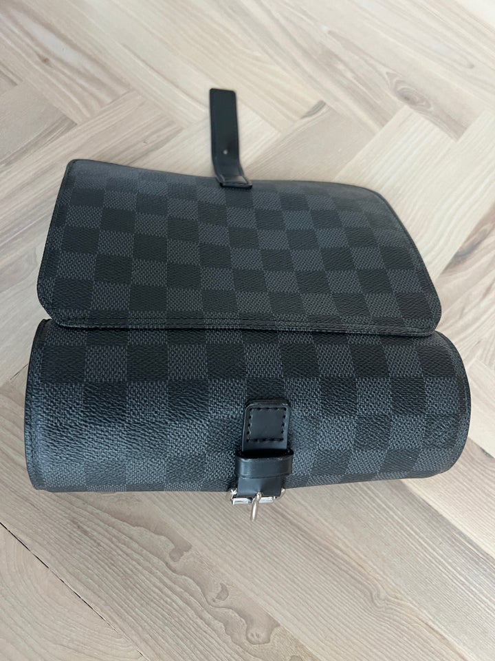 Andet Louis Vuitton  b: 8 l: 8 h: 20